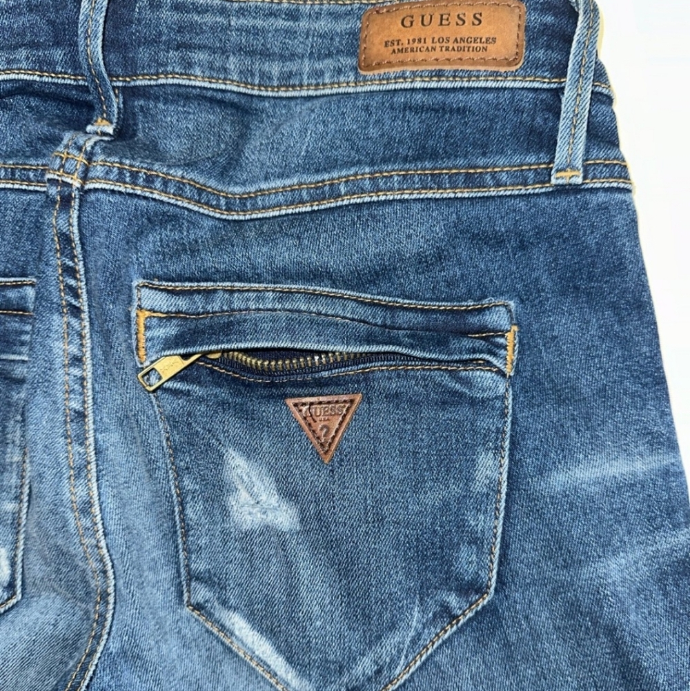 Guess Indigo Wash Denim Women's Jeans with Zipper Legs And Back Pockets size 26